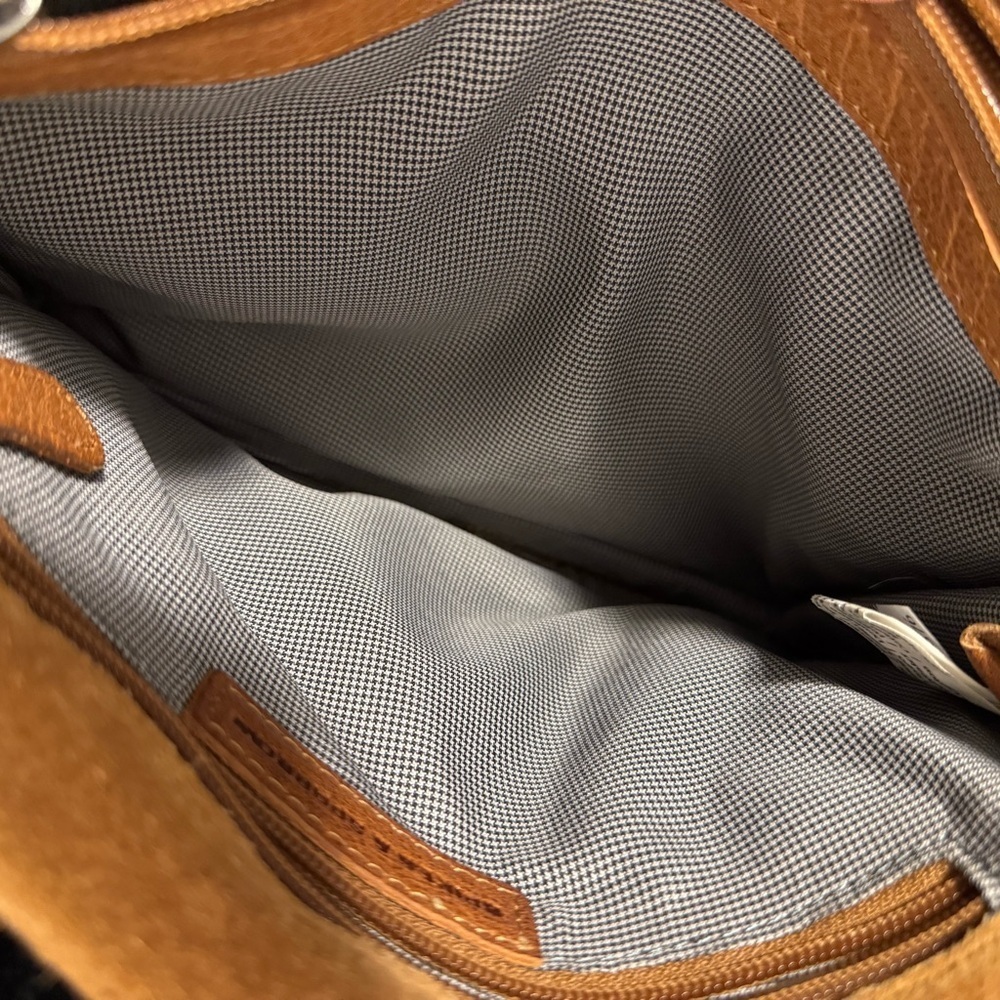 Tan Messenger Bag with Sleek Design and Versatility - Picture 11 of 16